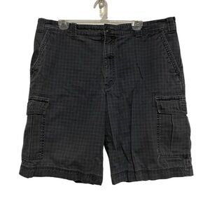 IZOD Size 38 Blue Checkered Cargo Shorts
